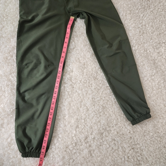 BNWOT Fila Kids' Youth Olive Green Leitweight Jogger Pants  Size US 14–16 Activ - Picture 9 of 10